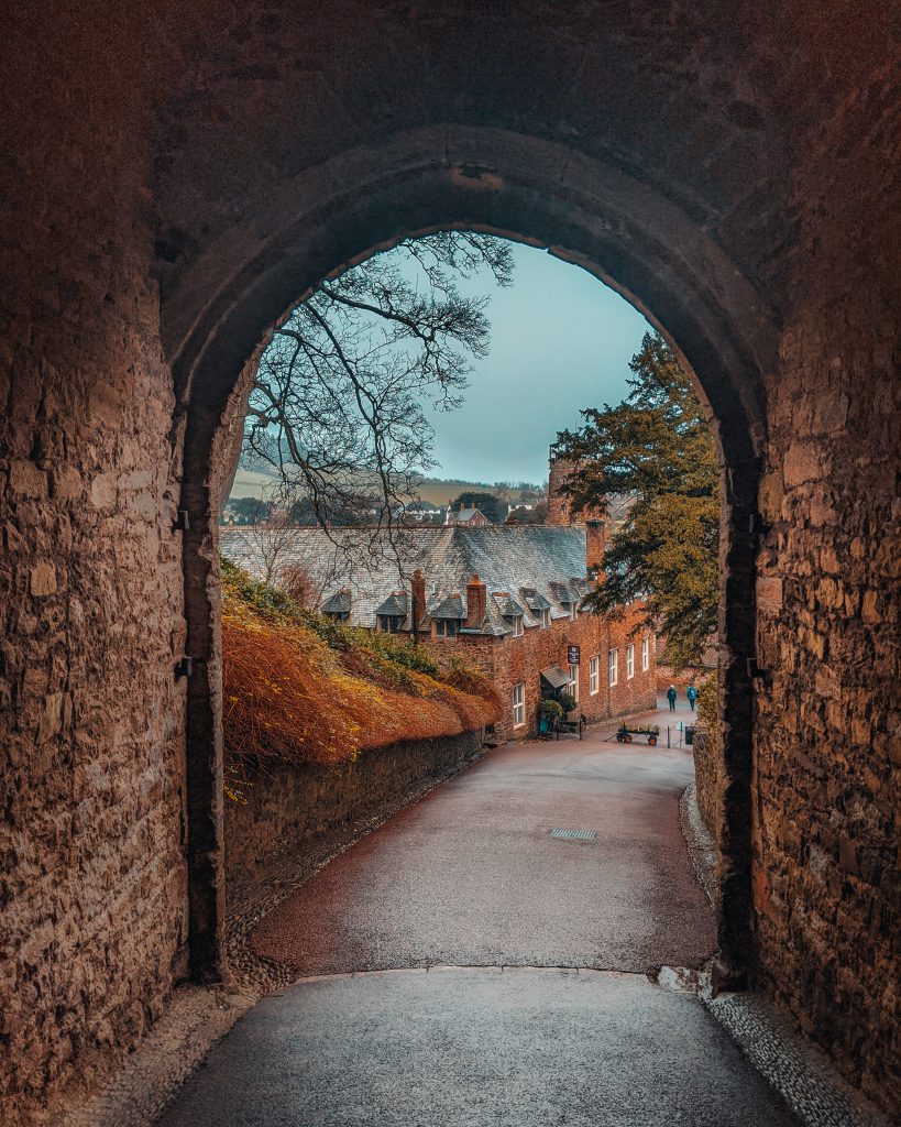 CASTILLO DE DUNSTER Y PUEBLO MEDIEVAL DE DUNSTER EN INGLATERRA