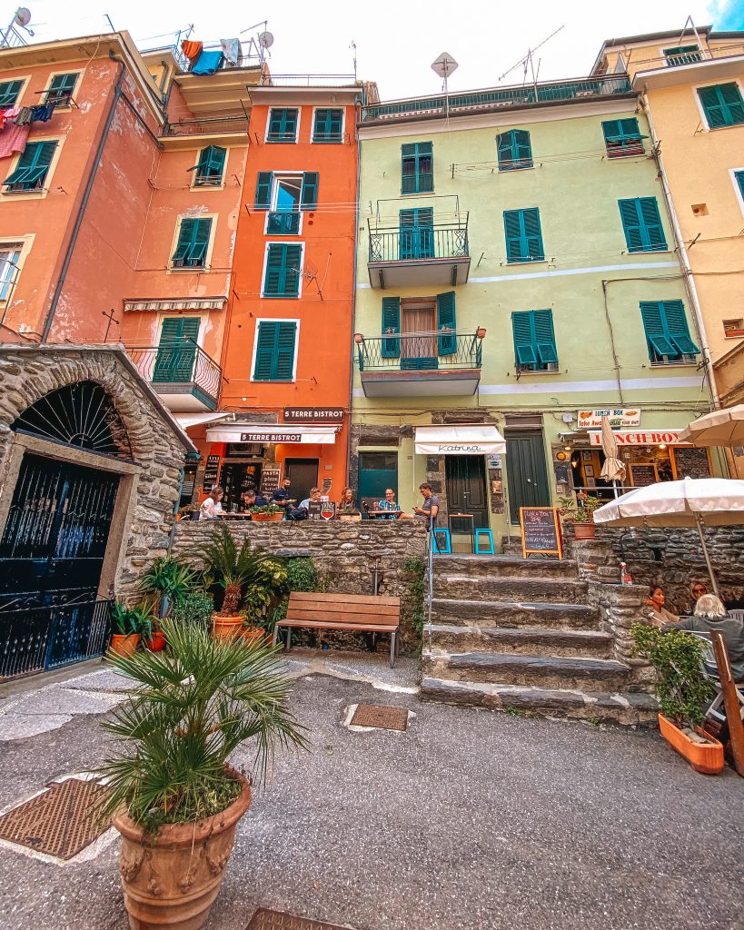 CINQUE TERRE BUCKET LIST & TRAVEL GUIDE: VERNAZZA