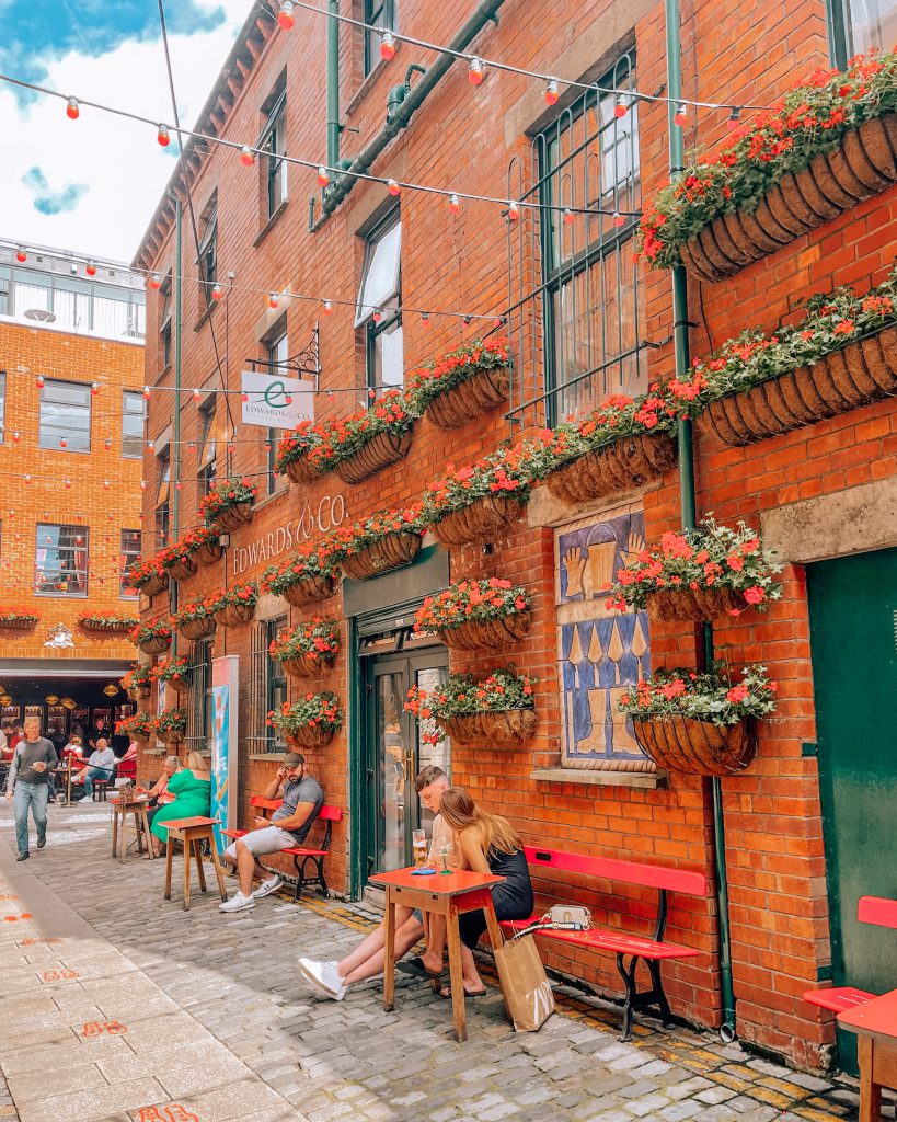 VISITING BELFAST: BUCKET LIST AND TRAVEL GUIDE COMMERCIAL COURT