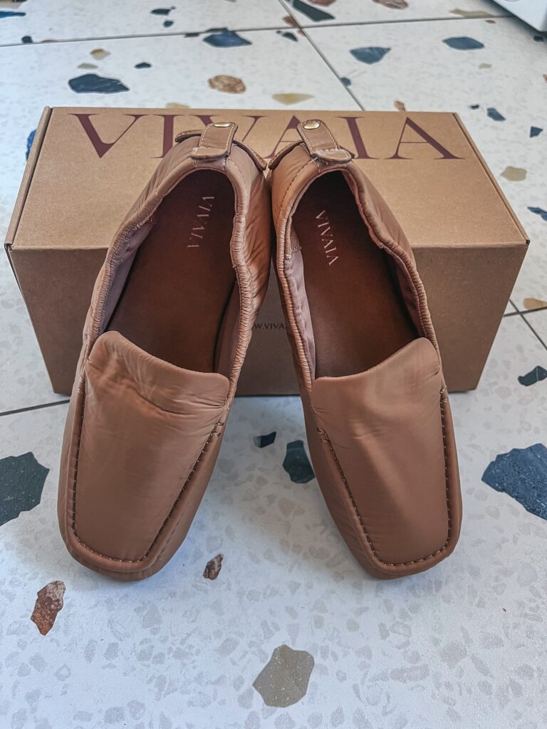 Vivaia Avoir travel loafers in dark chestnut on their box